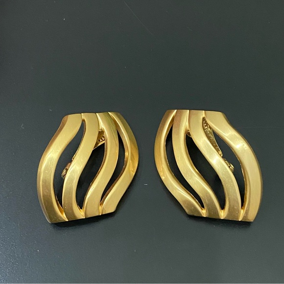 Unique Vintage 80’s Unsigned Gold-tone Sheet Runway Large Clip On Earrings 31g - Picture 4 of 14